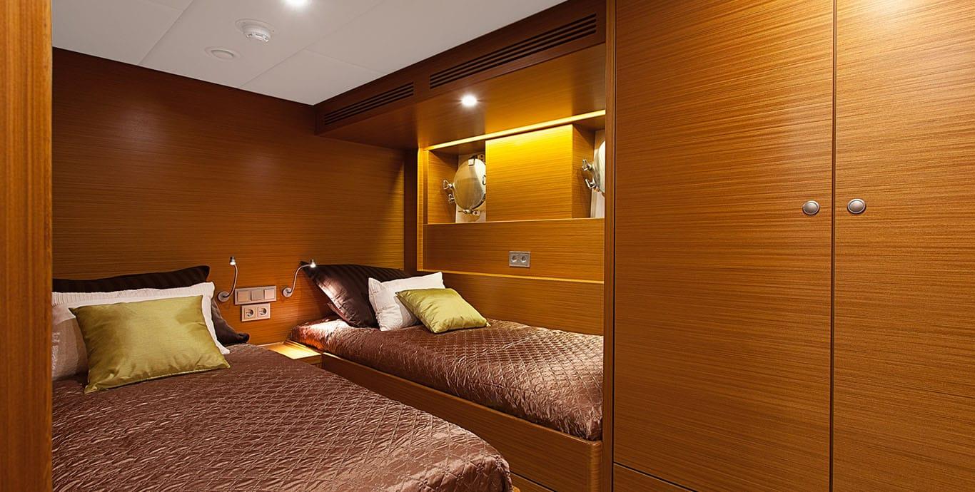 Aboard ANDROSS a 79ft (24.2m) luxury motor yacht , built by ALUSHIP in 2014