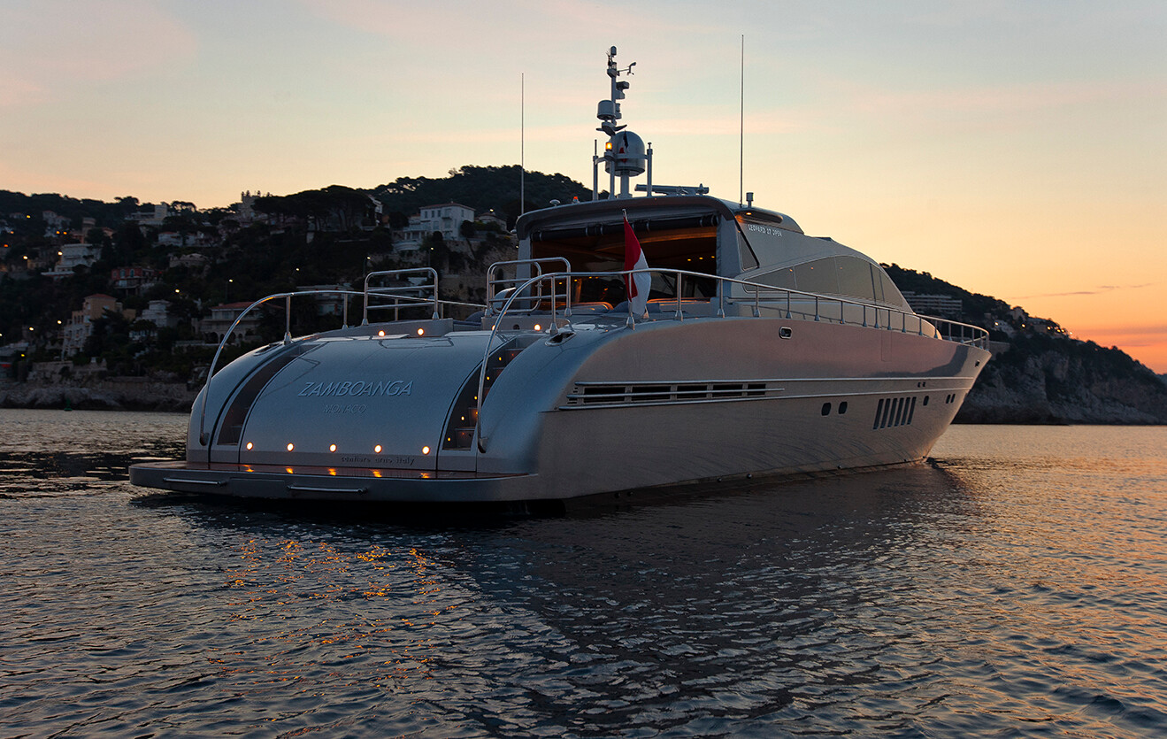 Aboard ZAMBOANGA a 88ft (27m) luxury motor yacht for Sale available with Fraser Yachts, built by CANTIERE NAVALE ARNO in 2002