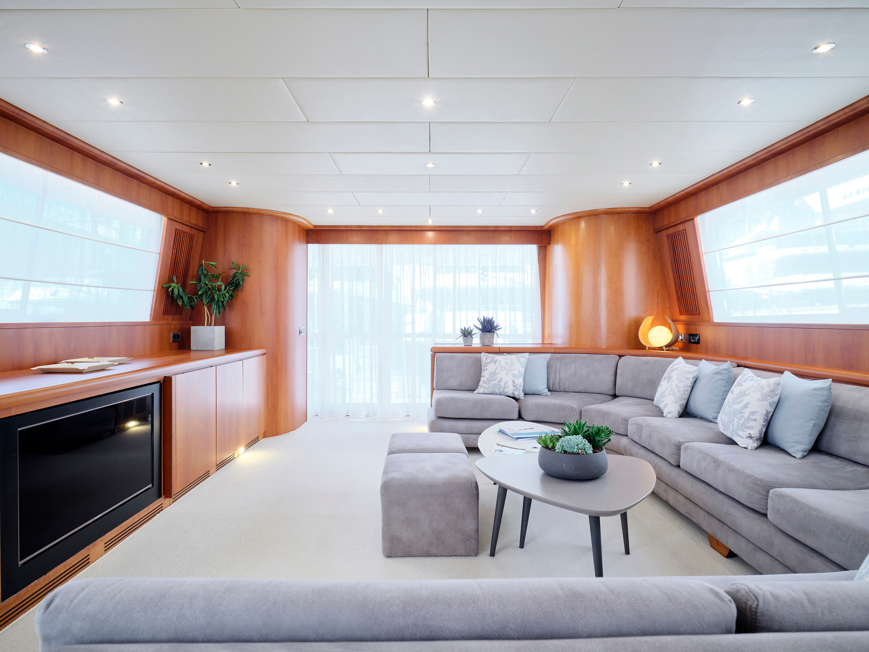 Aboard MANTRA a 100ft (30.7m) luxury motor yacht for Charter available with Fraser Yachts, built by FALCON in 2002