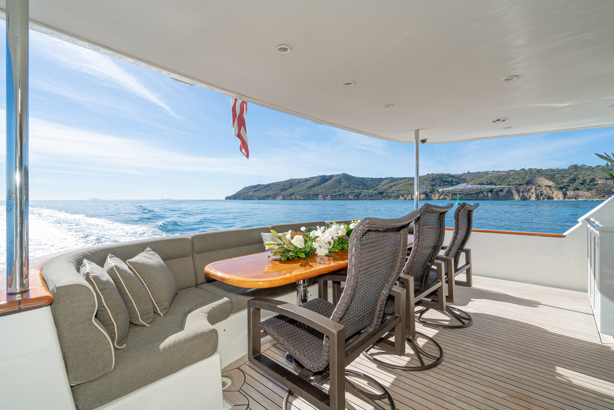 Aboard BESAME a 100ft (30.51m) luxury motor yacht for Sale available with Fraser Yachts, built by NORTHSTAR YACHTS in 2002