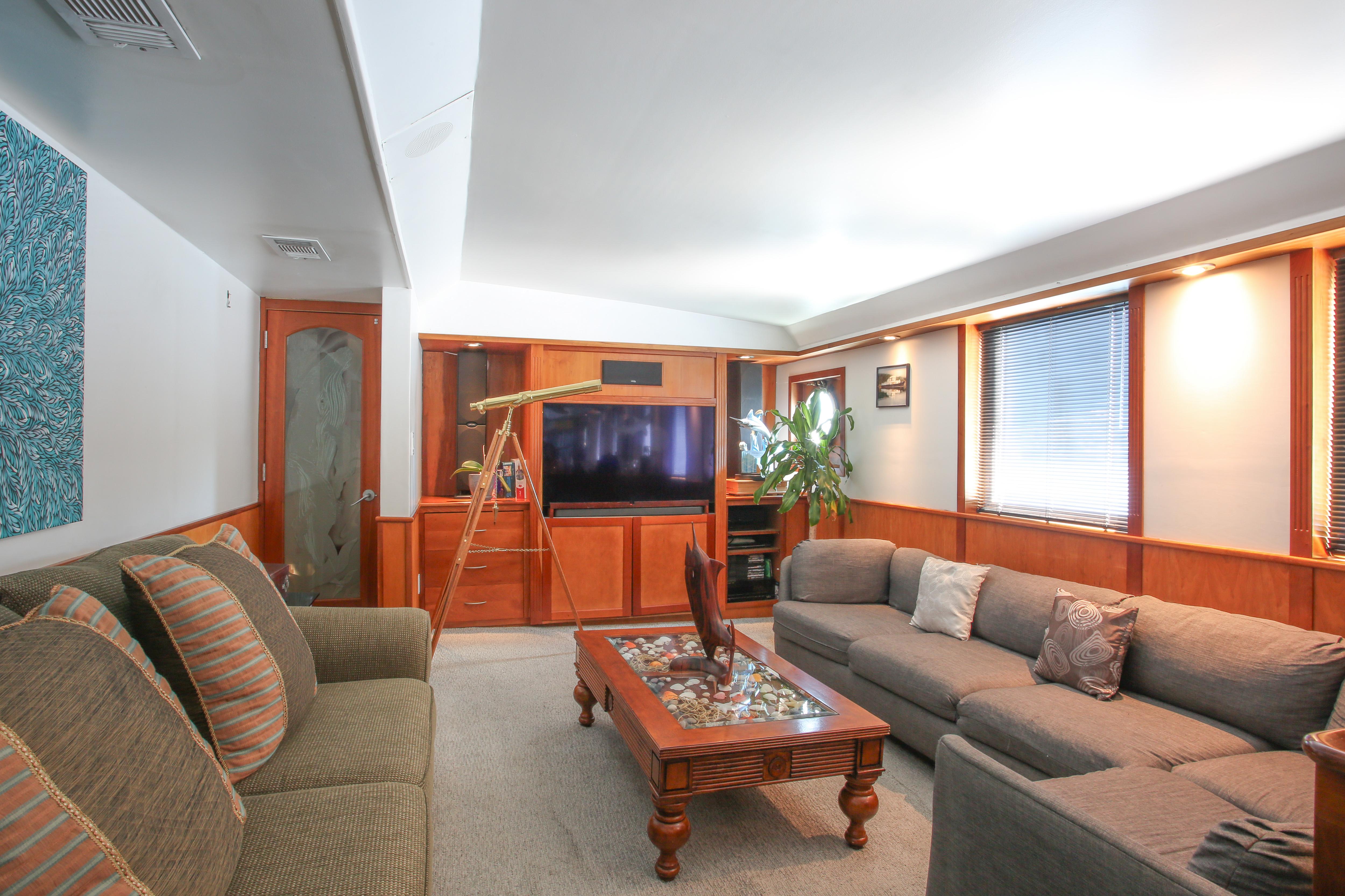 BEAUPORT motor yacht for Sale by Fraser Yachts, built by DAVIE YARDS INC.