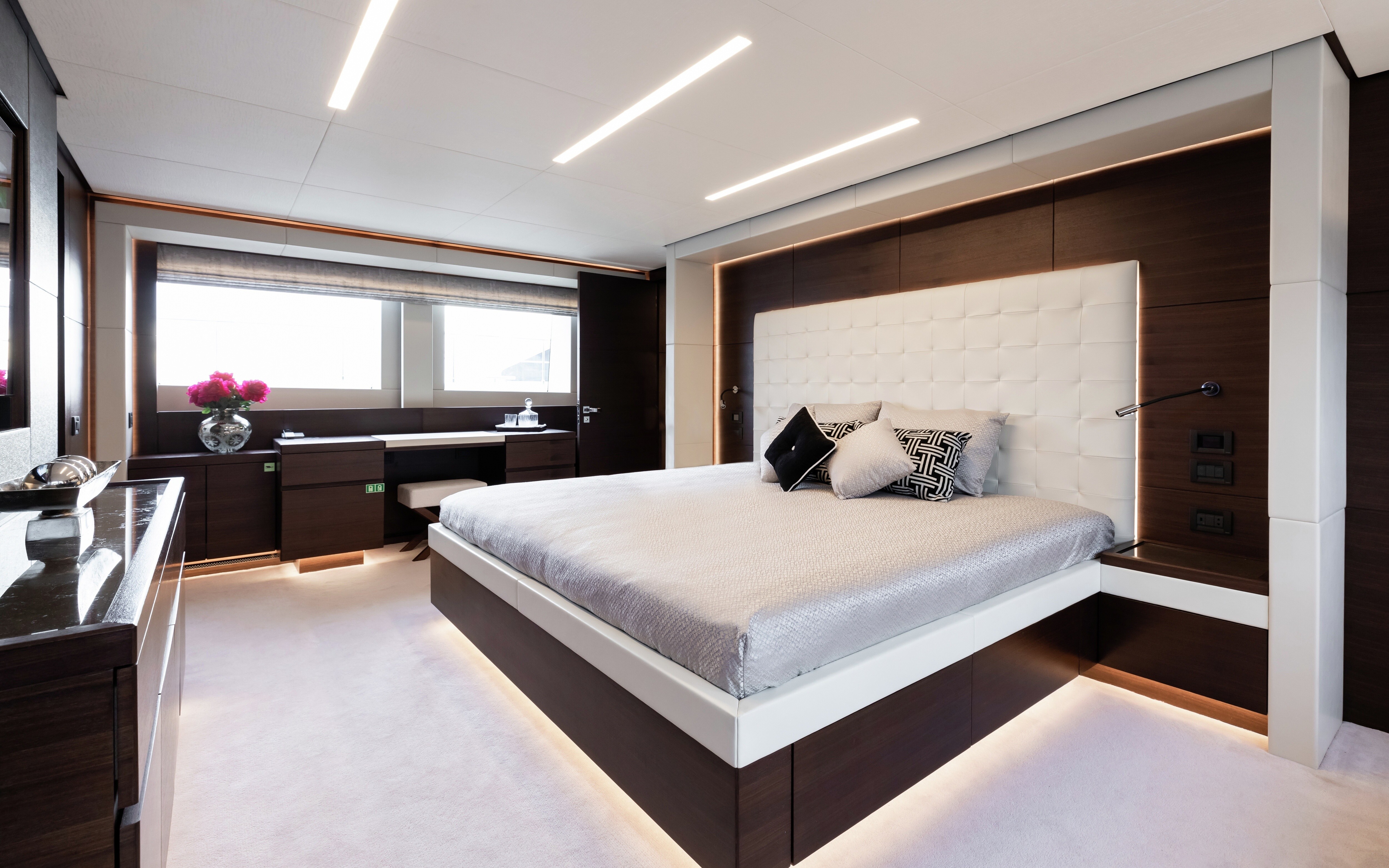 Aboard ALTAVITA a 125ft (38.25m) luxury motor yacht for Sale available with Fraser Yachts, built by GULF CRAFT in 2018