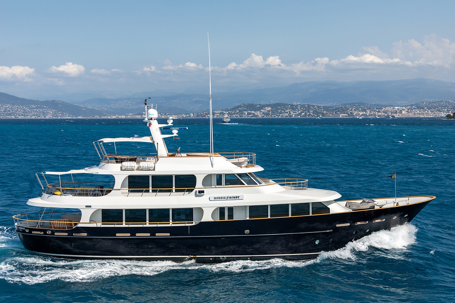 Aboard ROBBIE BOBBY a 109ft (33.5m) luxury motor yacht for Sale & Charter available with Fraser Yachts, built by LYNX YACHTS in 2013