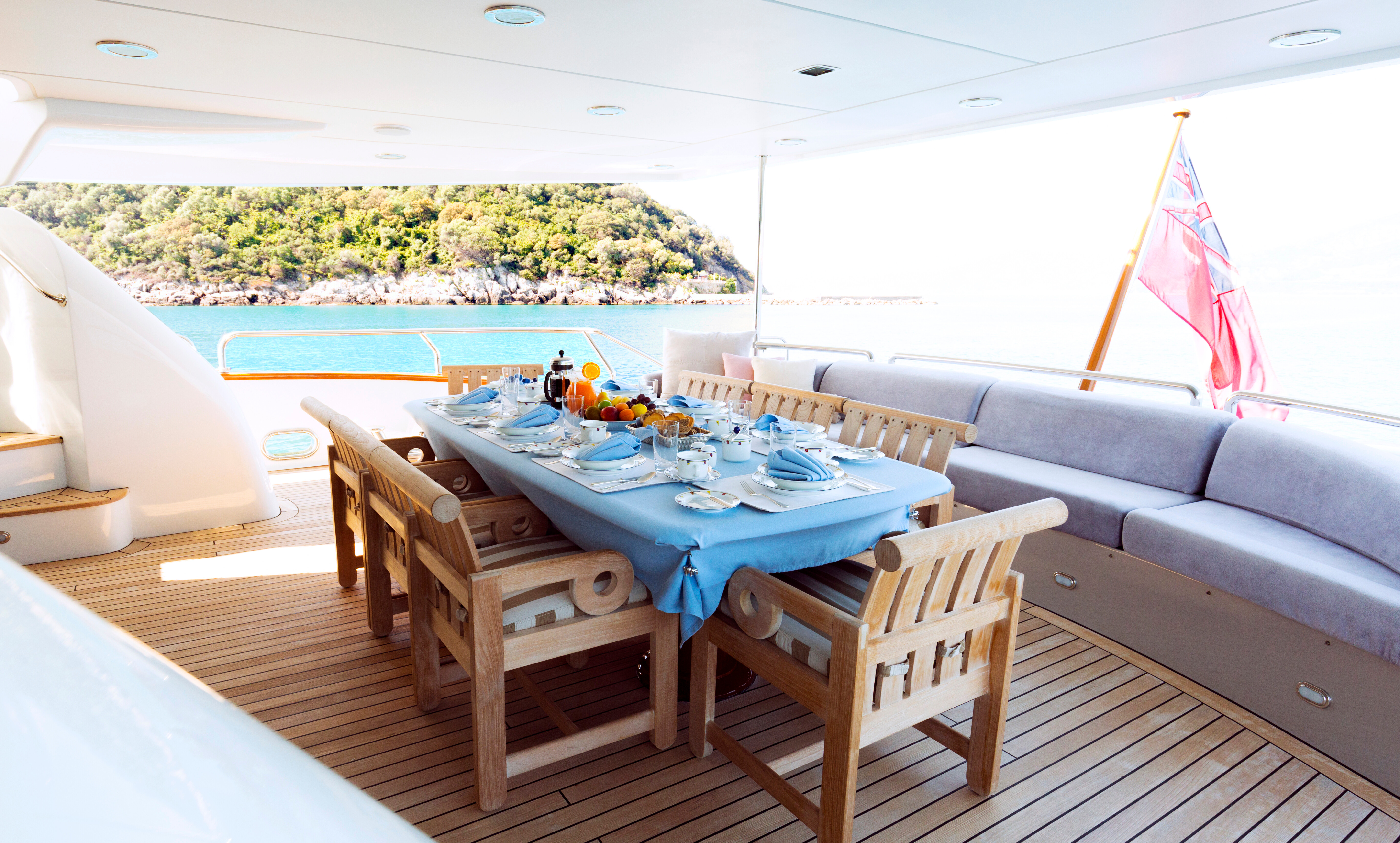 Aboard CLARITY a 103ft (31.6m) luxury motor yacht for Charter available with Fraser Yachts, built by LEIGHT NOTIKA in 2003