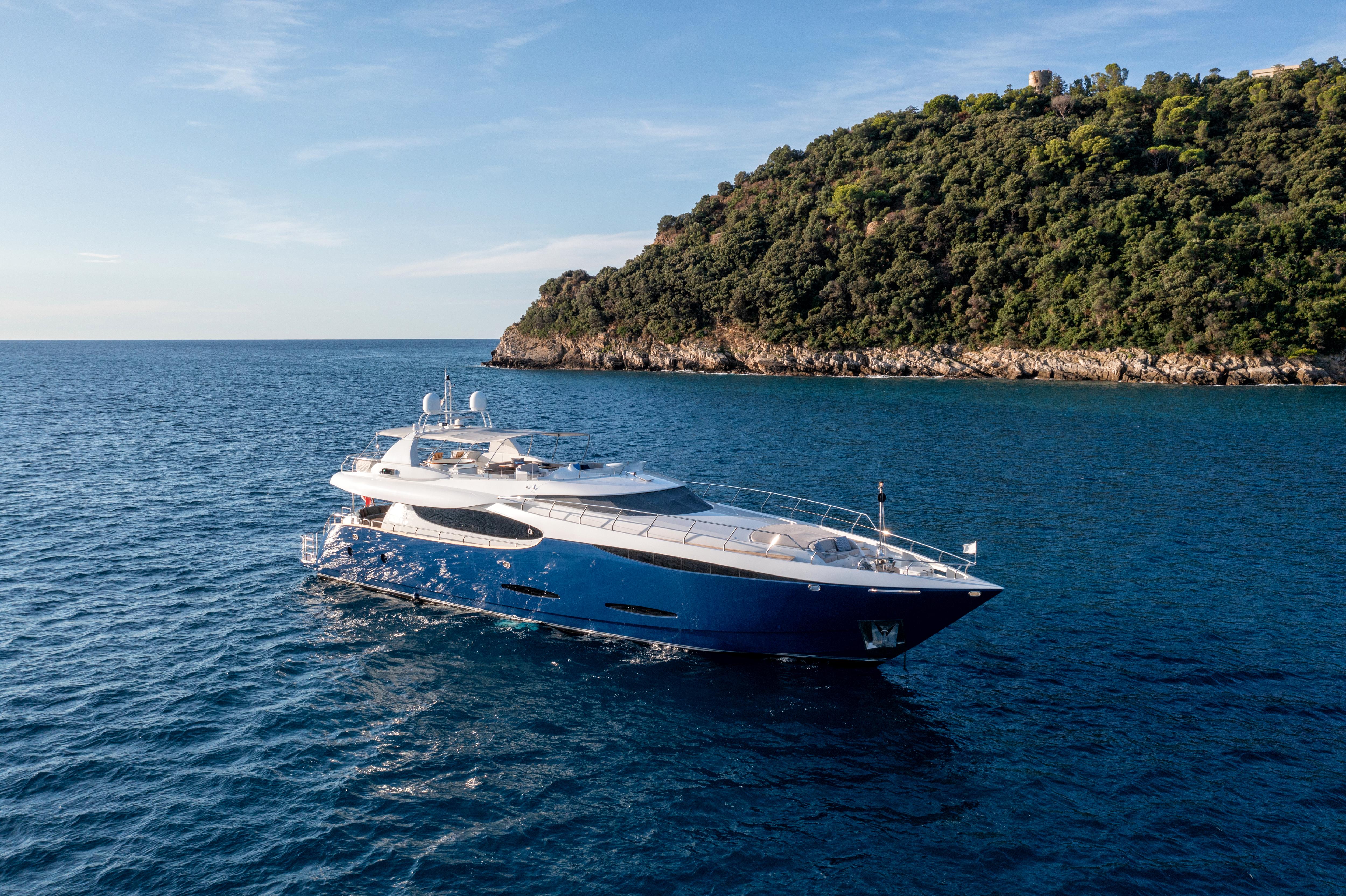 CLARITY motor yacht for Sale & Charter by Fraser Yachts, built by LEIGHT NOTIKA
