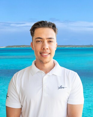 https://media.fraseryachts.com/Yachts/Y729_MC_MC/images/yachtfolio/crew/425856-HsBx5dXh.jpg?vh=b47e08&w=310