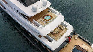 https://media.fraseryachts.com/Yachts/Y729_MC_MC/images/yachtfolio/loon-aft-decks_368654-YEcOnJq7.jpg?vh=0c942d&w=310