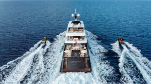 https://media.fraseryachts.com/Yachts/Y729_MC_MC/images/yachtfolio/loon-loon-221-68m_368602-8WEFHrQG.jpg?vh=43daf8&w=310
