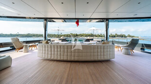 https://media.fraseryachts.com/Yachts/Y729_MC_MC/images/yachtfolio/loon-main-deck-aft_368632-DADcSiMQ.jpg?vh=6abe37&w=310
