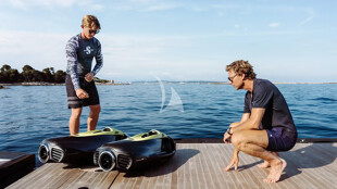 https://media.fraseryachts.com/Yachts/Y729_MC_MC/images/yachtfolio/loon-toys-seabobs_368664-6VM75lzf.jpg?vh=d68318&w=310