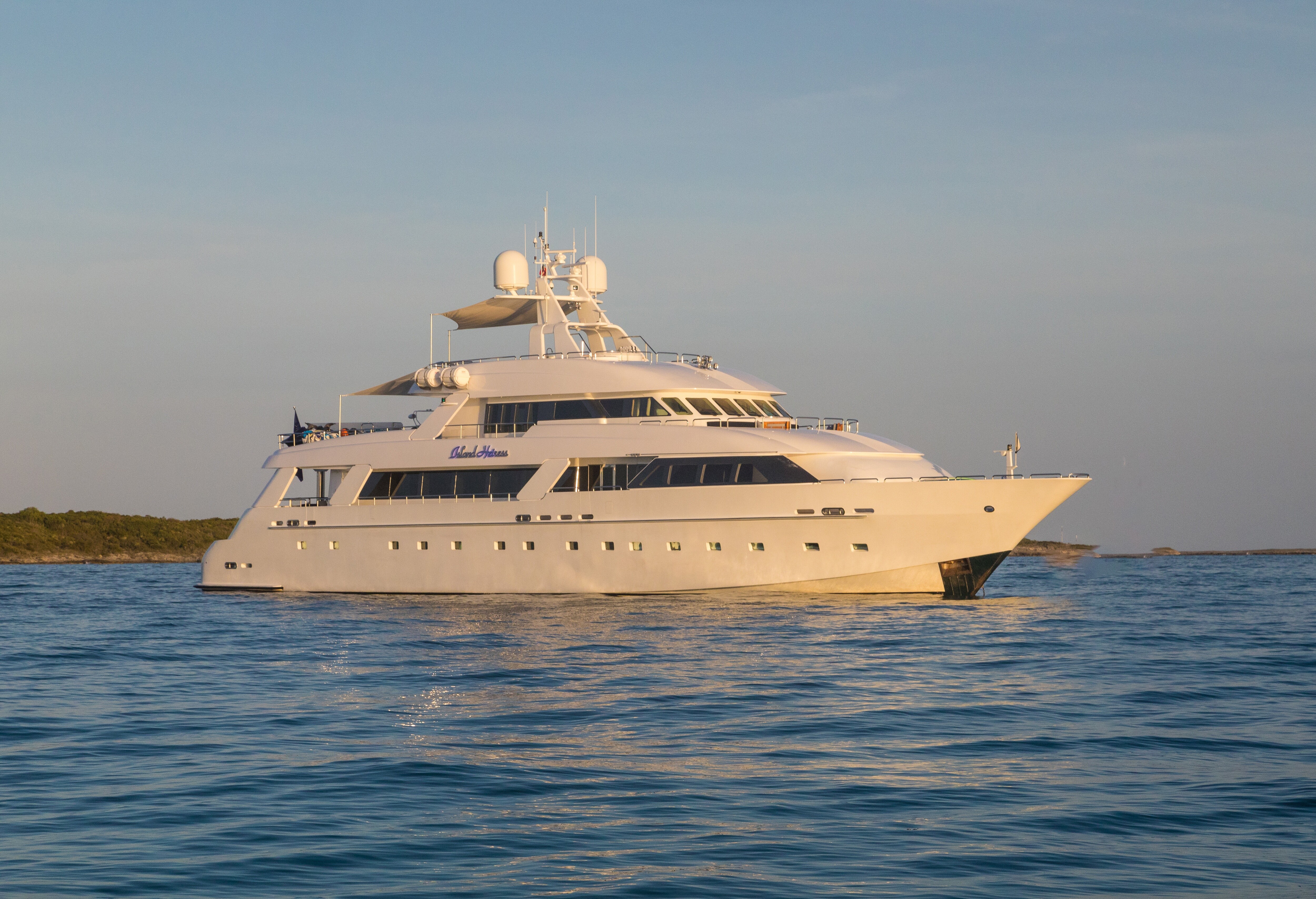Aboard ISLAND HEIRESS a 145ft (44.2m) luxury motor yacht for Sale & Charter available with Fraser Yachts, built by CHEOY LEE in 1996