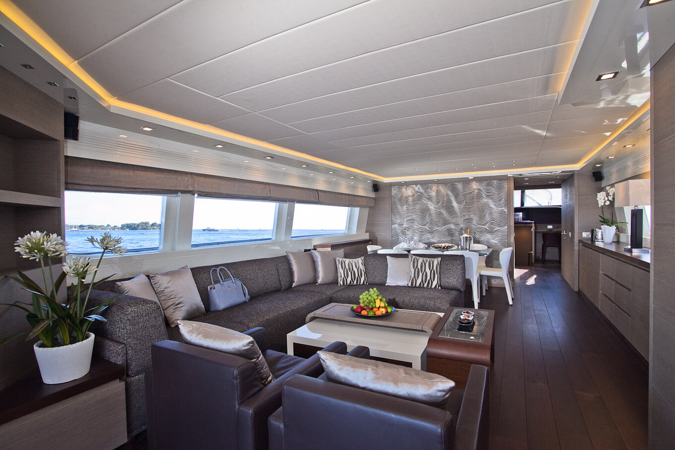 Aboard DADDY'S DREAM 888 a 94ft (28.7m) luxury motor yacht , built by MAIORA in 2012