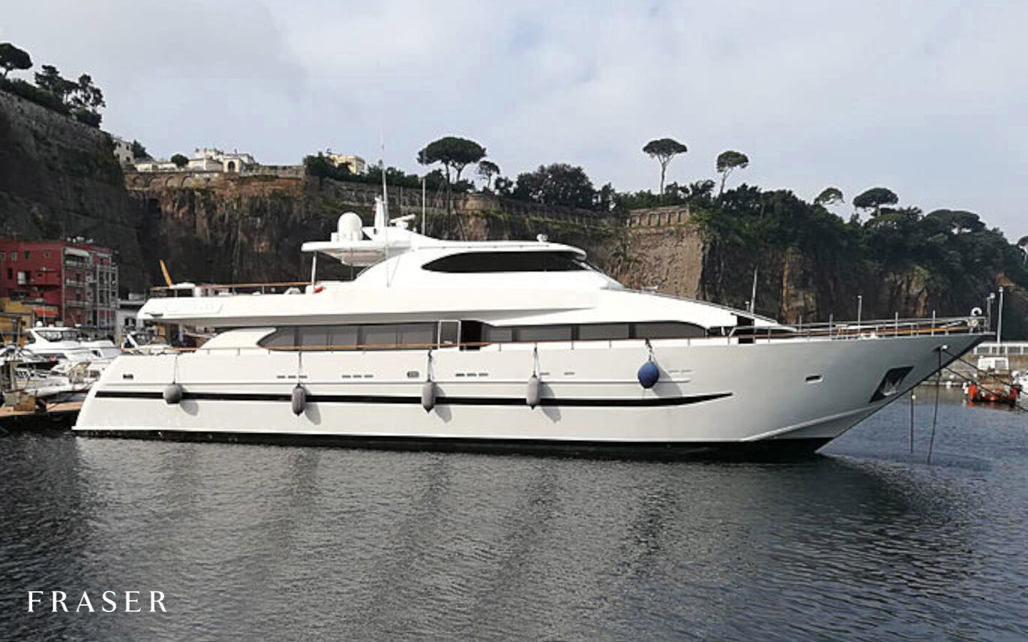 Aboard GIAVA a 98ft (30m) luxury motor yacht for Sale available with Fraser Yachts, built by CASTAGNOLA CANTIERI NAVALI DEL TIGULLIO in 2001