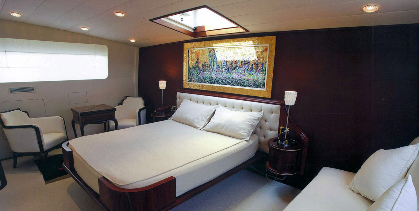 Aboard GIAVA a 98ft (30m) luxury motor yacht for Sale available with Fraser Yachts, built by CASTAGNOLA CANTIERI NAVALI DEL TIGULLIO in 2001