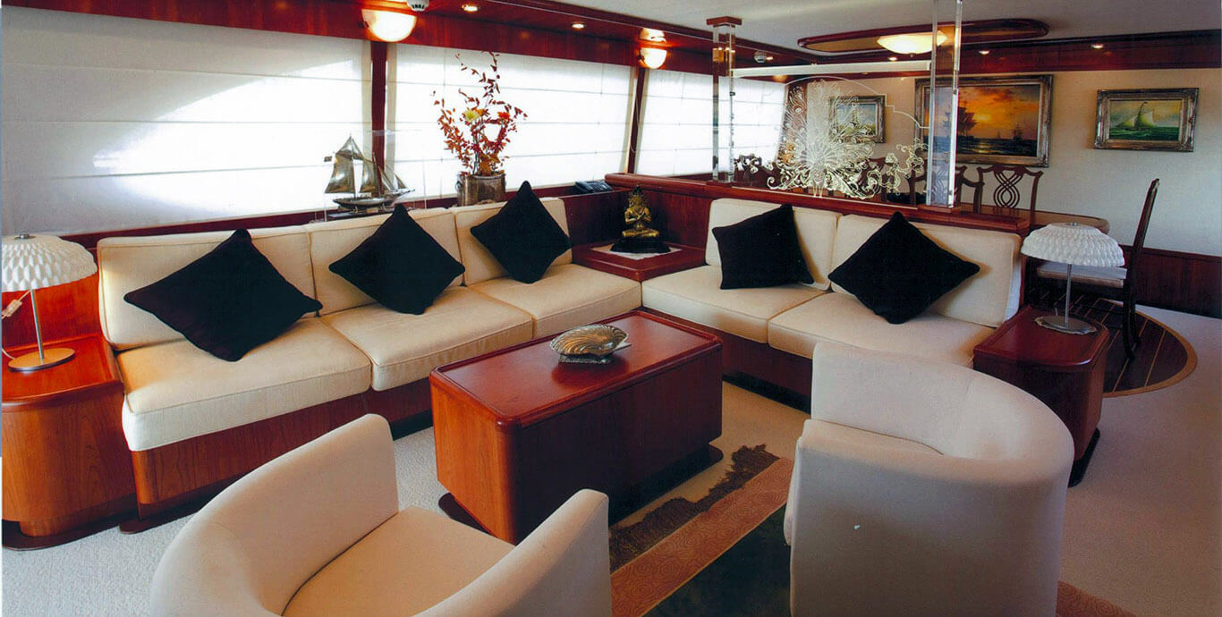 Aboard GIAVA a 98ft (30m) luxury motor yacht for Sale available with Fraser Yachts, built by CASTAGNOLA CANTIERI NAVALI DEL TIGULLIO in 2001