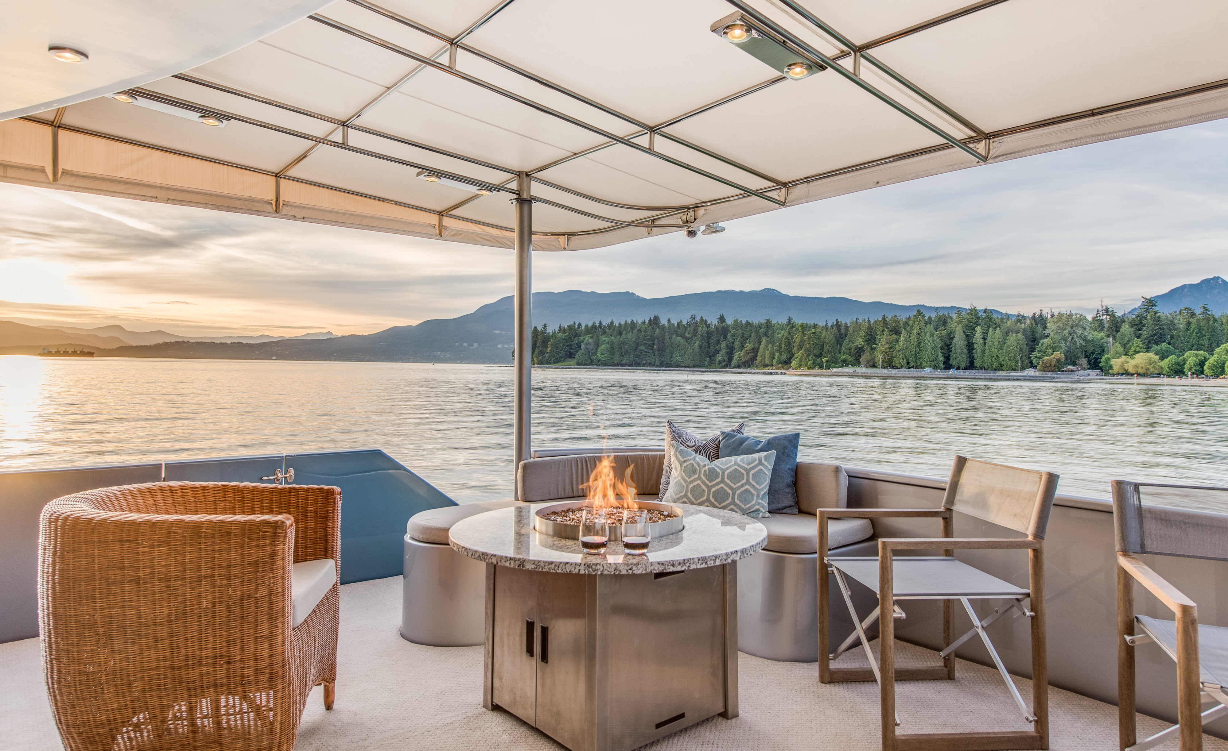 Aboard ASCENTE a 112ft (34.14m) luxury motor yacht for Sale & Charter available with Fraser Yachts, built by CUSTOM in 1994
