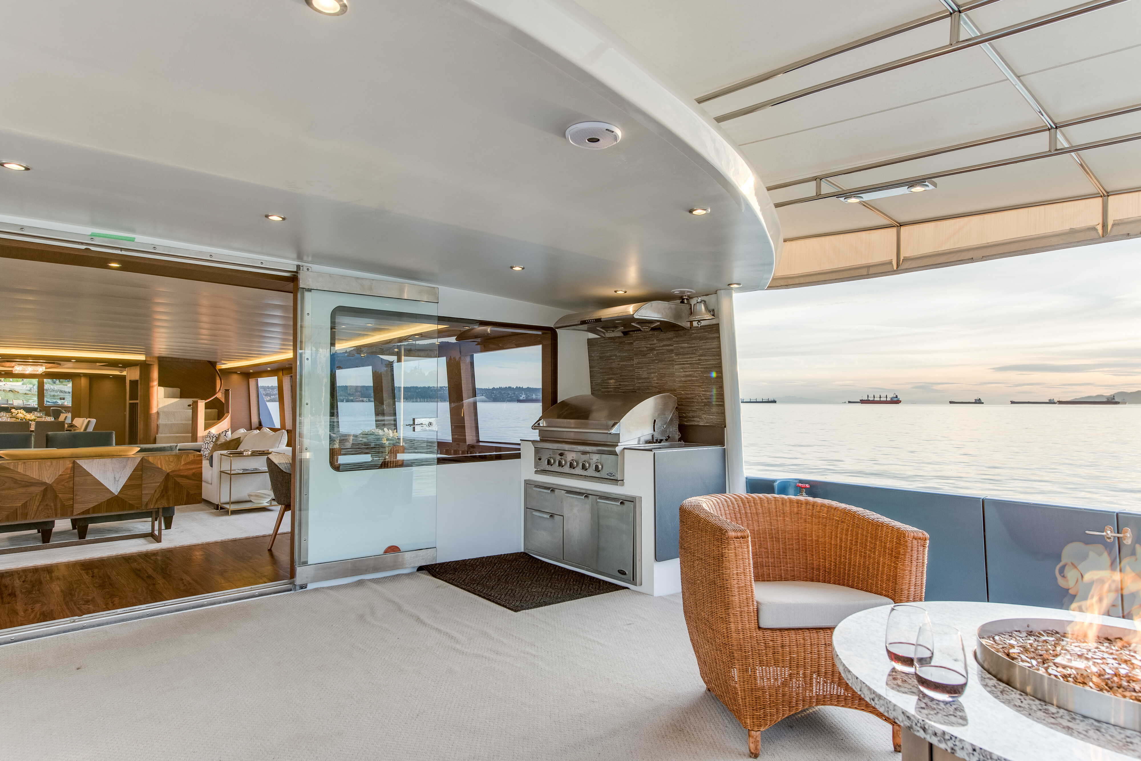 Aboard ASCENTE a 112ft (34.14m) luxury motor yacht for Sale & Charter available with Fraser Yachts, built by CUSTOM in 1994