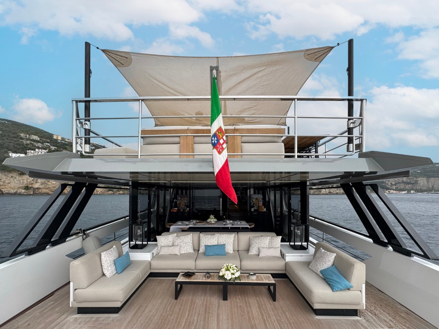 Aboard ACQUA CHIARA a 78ft (23.98m) luxury motor yacht for Sale available with Fraser Yachts, built by ARCADIA YACHTS in 2020