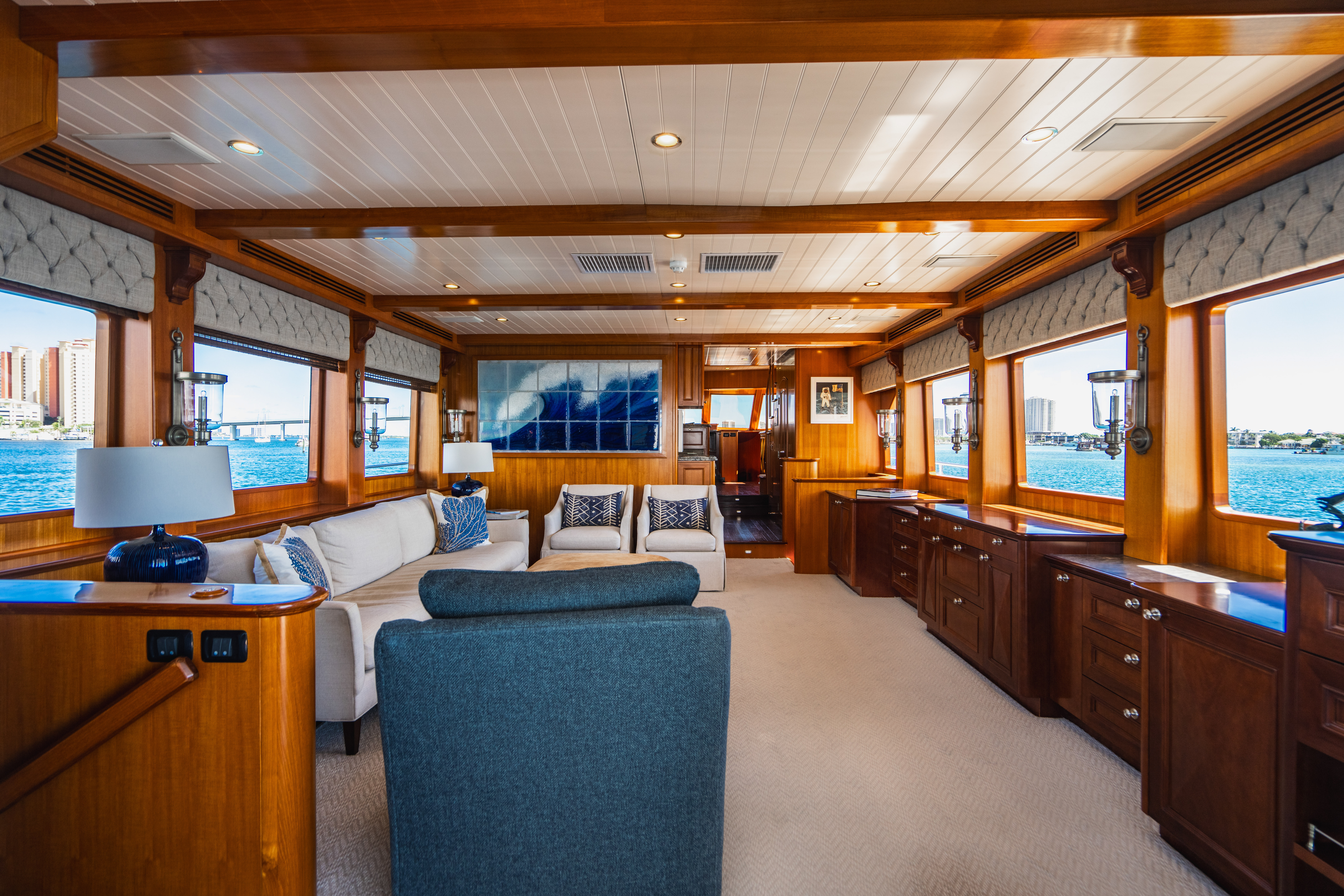 Aboard MOONSHOT a 94ft (28.65m) luxury motor yacht for Sale available with Fraser Yachts, built by PARAGON in 2013
