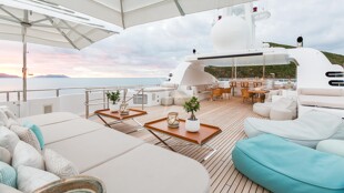 https://media.fraseryachts.com/Yachts/Y7861_MC/images/yachtfolio/adventure-aft-deck_104590-szJQaCDY.jpg?vh=4d2d4a&w=310