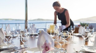 https://media.fraseryachts.com/Yachts/Y7861_MC/images/yachtfolio/adventure-attention-to-details_104643-USx3NftH.jpg?vh=6187cd&w=310