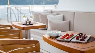 https://media.fraseryachts.com/Yachts/Y7861_MC/images/yachtfolio/adventure-breakfast_104594-sMW1vfvP.jpg?vh=9510bc&w=310