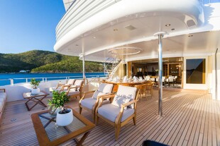 https://media.fraseryachts.com/Yachts/Y7861_MC/images/yachtfolio/adventure-bridge-deck-aft_96930-xnPNF4vk.jpg?vh=b91a1c&w=310