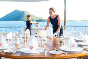 https://media.fraseryachts.com/Yachts/Y7861_MC/images/yachtfolio/adventure-exterior-dining_96938-LYwun6to.jpg?vh=4085c7&w=310