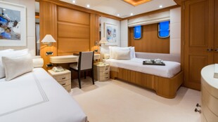 https://media.fraseryachts.com/Yachts/Y7861_MC/images/yachtfolio/adventure-guest-twin_104614-2e9A2V91.jpg?vh=114707&w=310