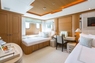 https://media.fraseryachts.com/Yachts/Y7861_MC/images/yachtfolio/adventure-guest-twin_96982-yq11vrIw.jpg?vh=d47375&w=310