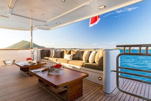 https://media.fraseryachts.com/Yachts/Y7861_MC/images/yachtfolio/adventure-main-deck-aft_96943-cRAGfDHS.jpg?vh=d3ae36&w=310