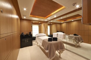 https://media.fraseryachts.com/Yachts/Y7861_MC/images/yachtfolio/adventure-massage-room_96921-fcHOJA1q.jpg?vh=e1079d&w=310