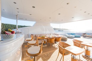 https://media.fraseryachts.com/Yachts/Y7861_MC/images/yachtfolio/adventure-sun-deck-dining_96992-00roN8CA.jpg?vh=6f7abb&w=310