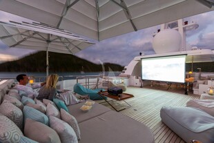 https://media.fraseryachts.com/Yachts/Y7861_MC/images/yachtfolio/adventure-sundeck-cinema_96969-aGGdwHIz.jpg?vh=1a057b&w=310