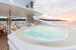 https://media.fraseryachts.com/Yachts/Y7861_MC/images/yachtfolio/adventure-sundeck-jacuzzi_96953-nz7hrsrw.jpg?vh=e5dd4a&w=310