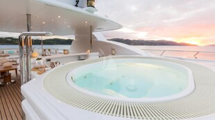 https://media.fraseryachts.com/Yachts/Y7861_MC/images/yachtfolio/adventure-sunset-in-jacuzzi_104708-lST9u0PS.jpg?vh=286e47&w=310