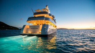 https://media.fraseryachts.com/Yachts/Y7861_MC/images/yachtfolio/adventure-underwater-lights_105032-0Ej36R63.jpg?vh=207723&w=310