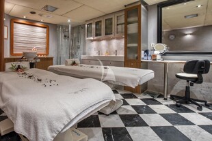 https://media.fraseryachts.com/Yachts/Y8005_MC/images/yachtfolio/69-65-beauty-salon-and-massage-room_86111-Os1BFHY2.jpg?vh=1225e0&w=310