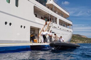 https://media.fraseryachts.com/Yachts/Y8005_MC/images/yachtfolio/69-65-co2dqyncqp7o_86122-Iy4RMKse.jpg?vh=0dba85&w=310