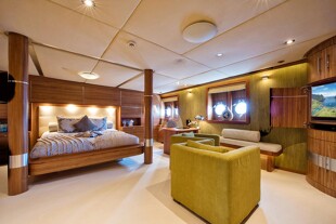 https://media.fraseryachts.com/Yachts/Y8005_MC/images/yachtfolio/69-65-guest-double_86088-oA6VxSdX.jpg?vh=4c676e&w=310