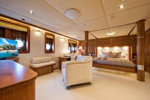 https://media.fraseryachts.com/Yachts/Y8005_MC/images/yachtfolio/69-65-guest-double_86143-OSKqgo53.jpg?vh=62f23a&w=310