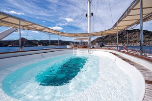 https://media.fraseryachts.com/Yachts/Y8005_MC/images/yachtfolio/69-65-jacuzzi-2_86135-RjZEiNSp.jpg?vh=57a121&w=310