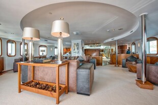https://media.fraseryachts.com/Yachts/Y8005_MC/images/yachtfolio/69-65-main-salon_86104-akphbio7.jpg?vh=fb5dcb&w=310