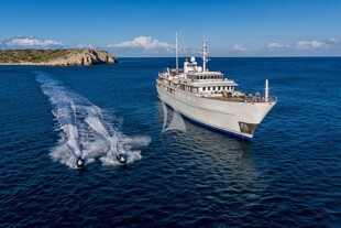 https://media.fraseryachts.com/Yachts/Y8005_MC/images/yachtfolio/69-65-oepgffihr8xg_86109-KrjQohAk.jpg?vh=7f637d&w=310