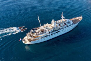 https://media.fraseryachts.com/Yachts/Y8005_MC/images/yachtfolio/69-65-pocknahxc9ry_86110-jcac1Prc.jpg?vh=eee100&w=310