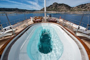 https://media.fraseryachts.com/Yachts/Y8005_MC/images/yachtfolio/69-65-sun-deck-18-person-jacuzzi_86119-eeh2F5ao.jpg?vh=9587ac&w=310