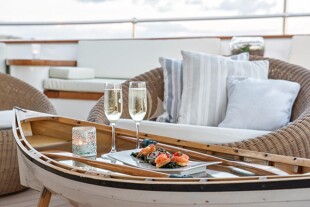 https://media.fraseryachts.com/Yachts/Y8005_MC/images/yachtfolio/69-65-upper-deck-aft-detail_86112-zxQIcam9.jpg?vh=9dc5be&w=310