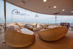 https://media.fraseryachts.com/Yachts/Y8005_MC/images/yachtfolio/69-65-upper-deck-aft_86137-dQVNsaSK.jpg?vh=9228da&w=310