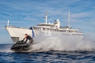 https://media.fraseryachts.com/Yachts/Y8005_MC/images/yachtfolio/69-65-waverunner_86144-Ffbeg6Aj.jpg?vh=417186&w=310