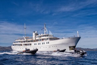 https://media.fraseryachts.com/Yachts/Y8005_MC/images/yachtfolio/69-65-yomalmvlnpde_86125-TL89hvRJ.jpg?vh=6eb361&w=310